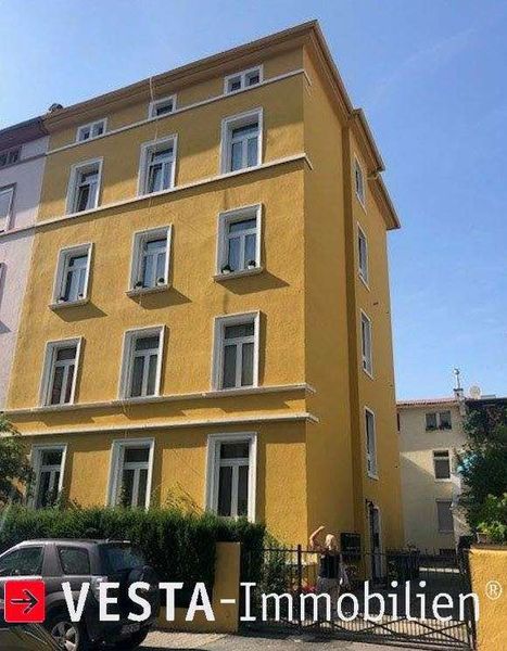 ALTBAU NORDEND AM HOLZHAUSENVIERTEL: Vier Zimmer & Balkon , top Grundriss, sofort frei!